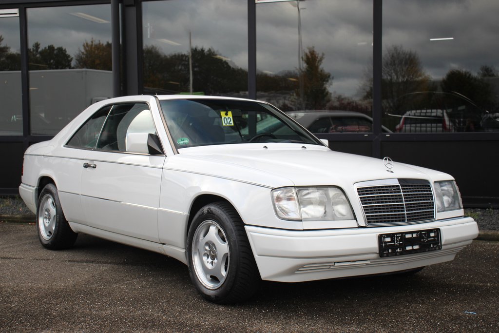 Mercedes-Benz 220 CE | 1993, foto 1