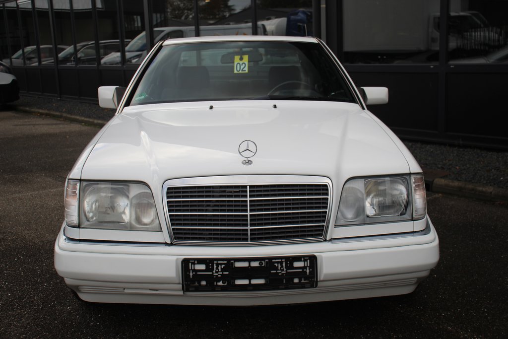 Mercedes-Benz 220 CE | 1993, foto 4