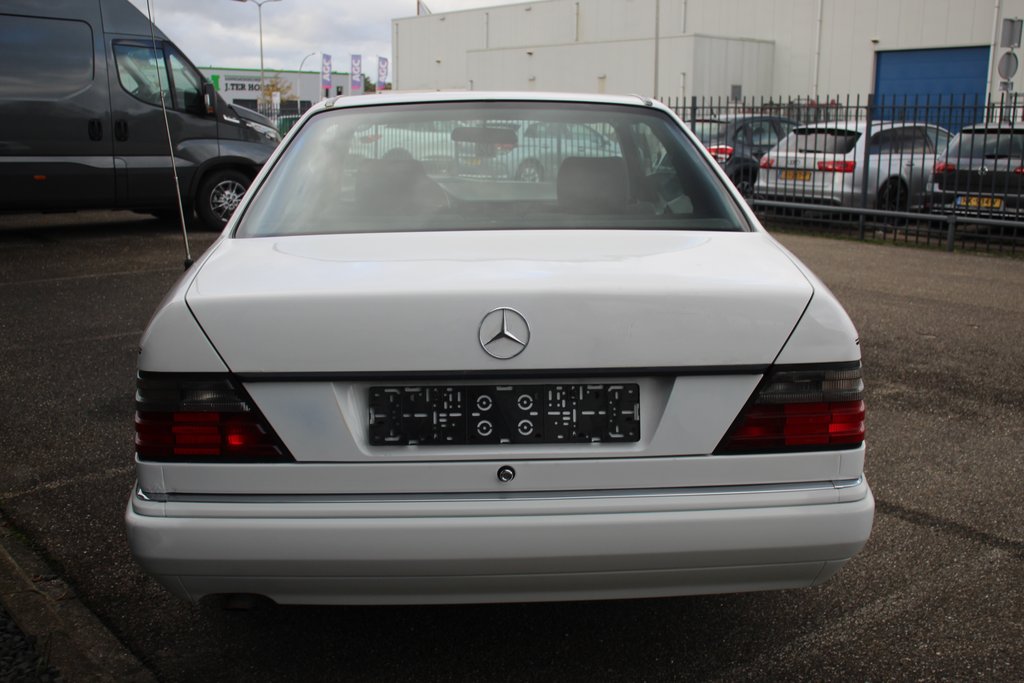 Mercedes-Benz 220 CE | 1993, foto 11
