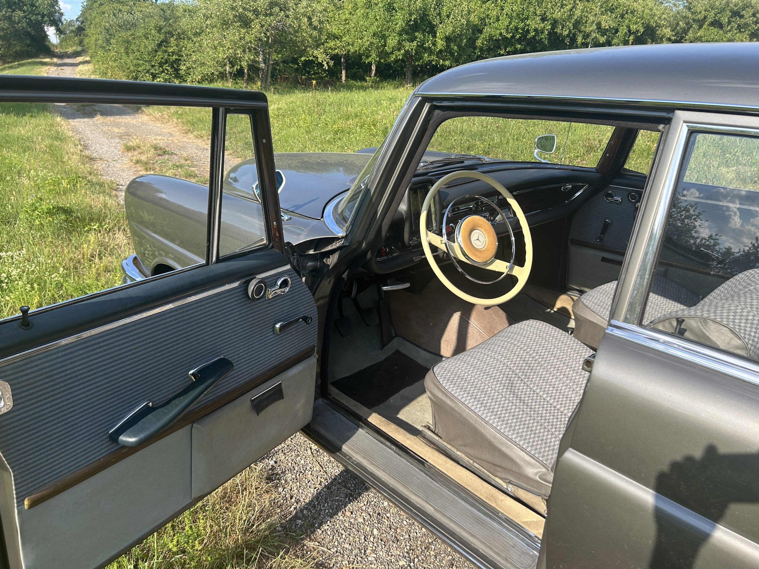 Mercedes-Benz 220 S, foto 2
