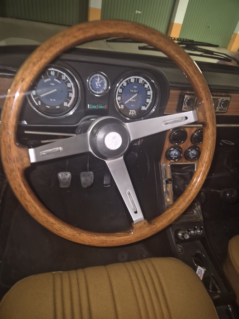 Alfa Romeo Giulia Nuova Super 1300, foto 2