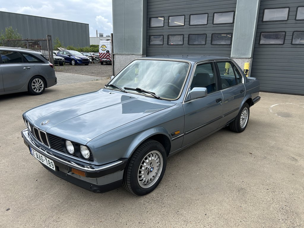BMW 318i | 1988, foto 1