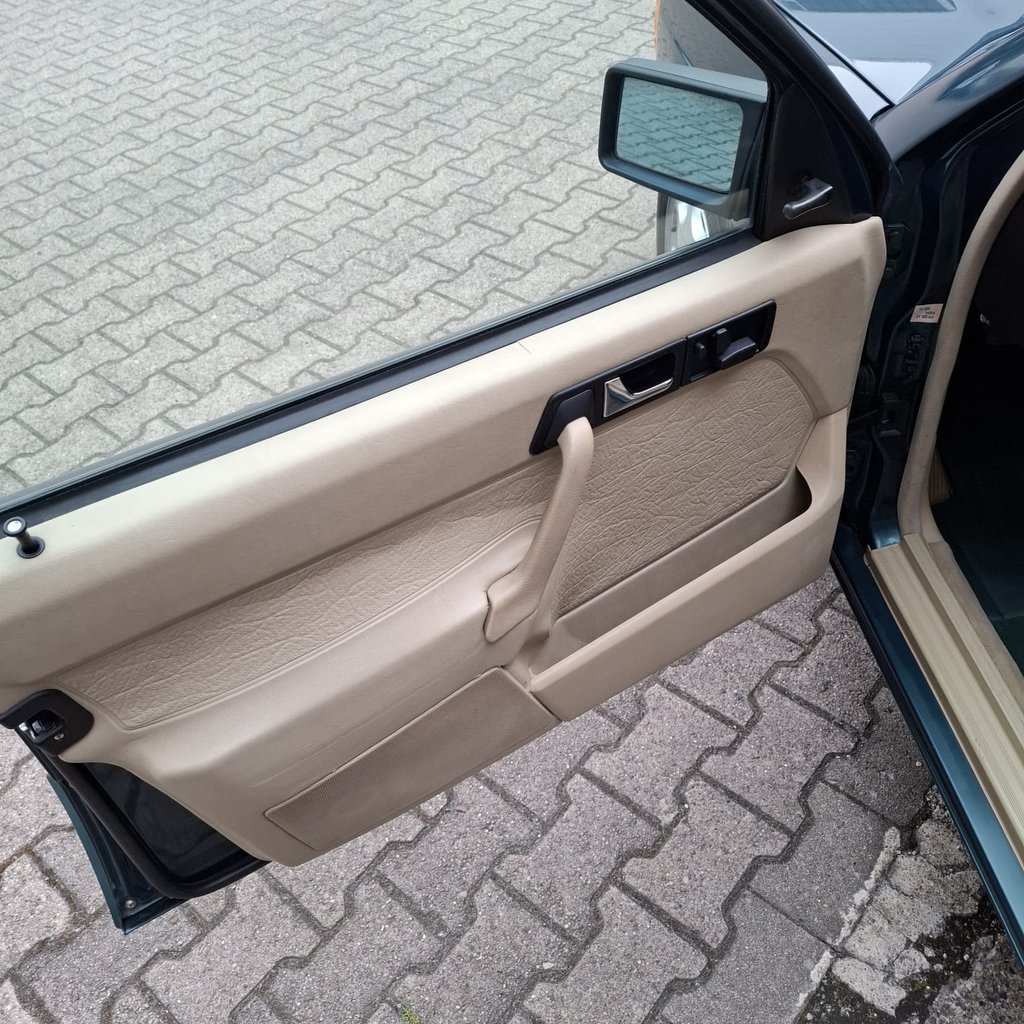 Mercedes-Benz 190 E 2.3 Limited Edition | 1993, foto 11