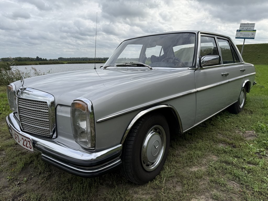 Mercedes-Benz 230 (W115) | 1975, foto 4