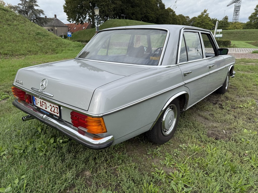Mercedes-Benz 230 (W115) | 1975, foto 6
